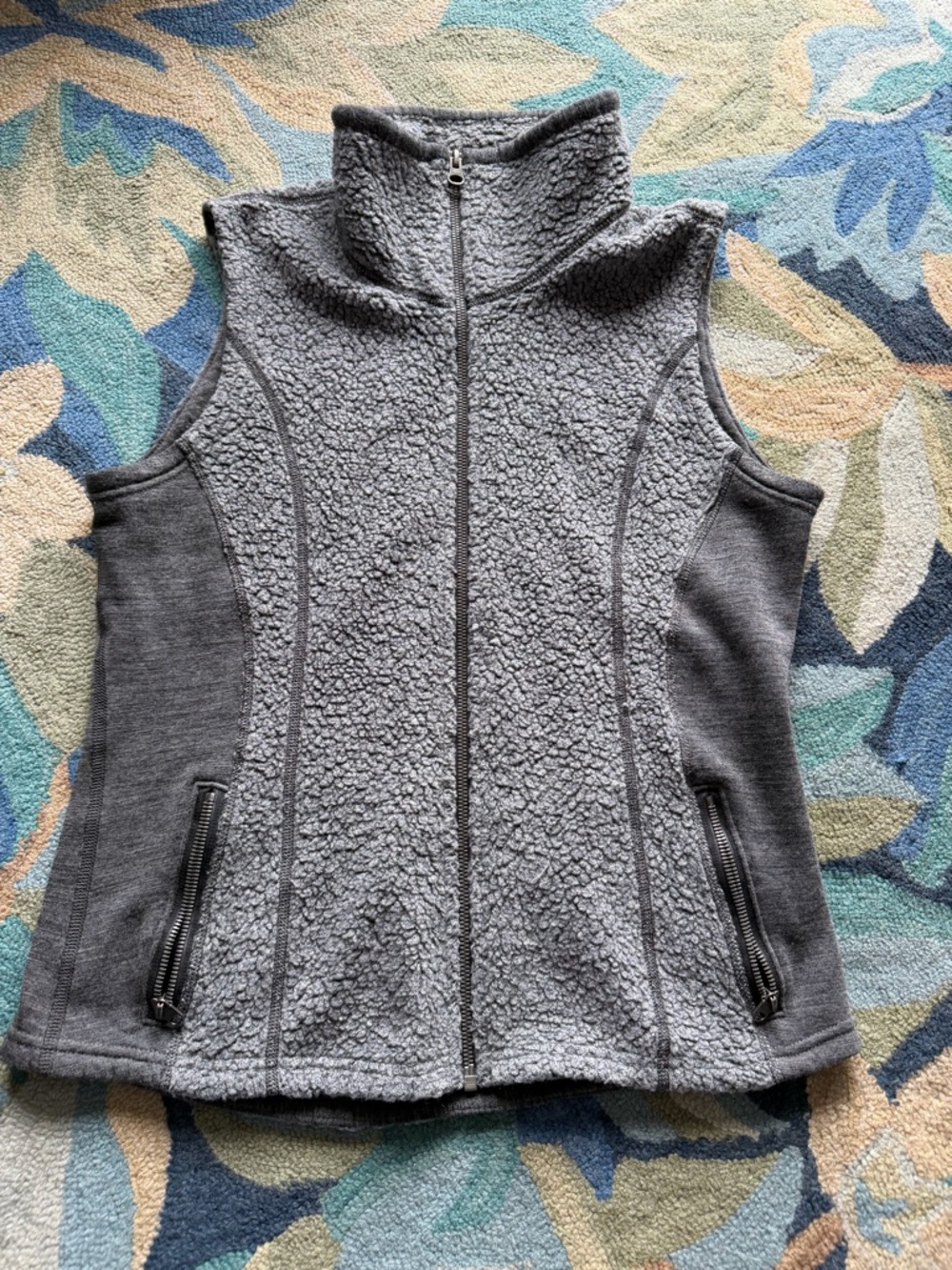 Kuhl Women's Gray wool Sherpa Fleece Vest size medium